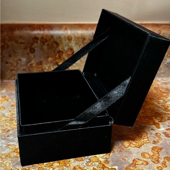 Zumanity Cirque du Soileil Keepsake/Trinket Box - Picture 6 of 7